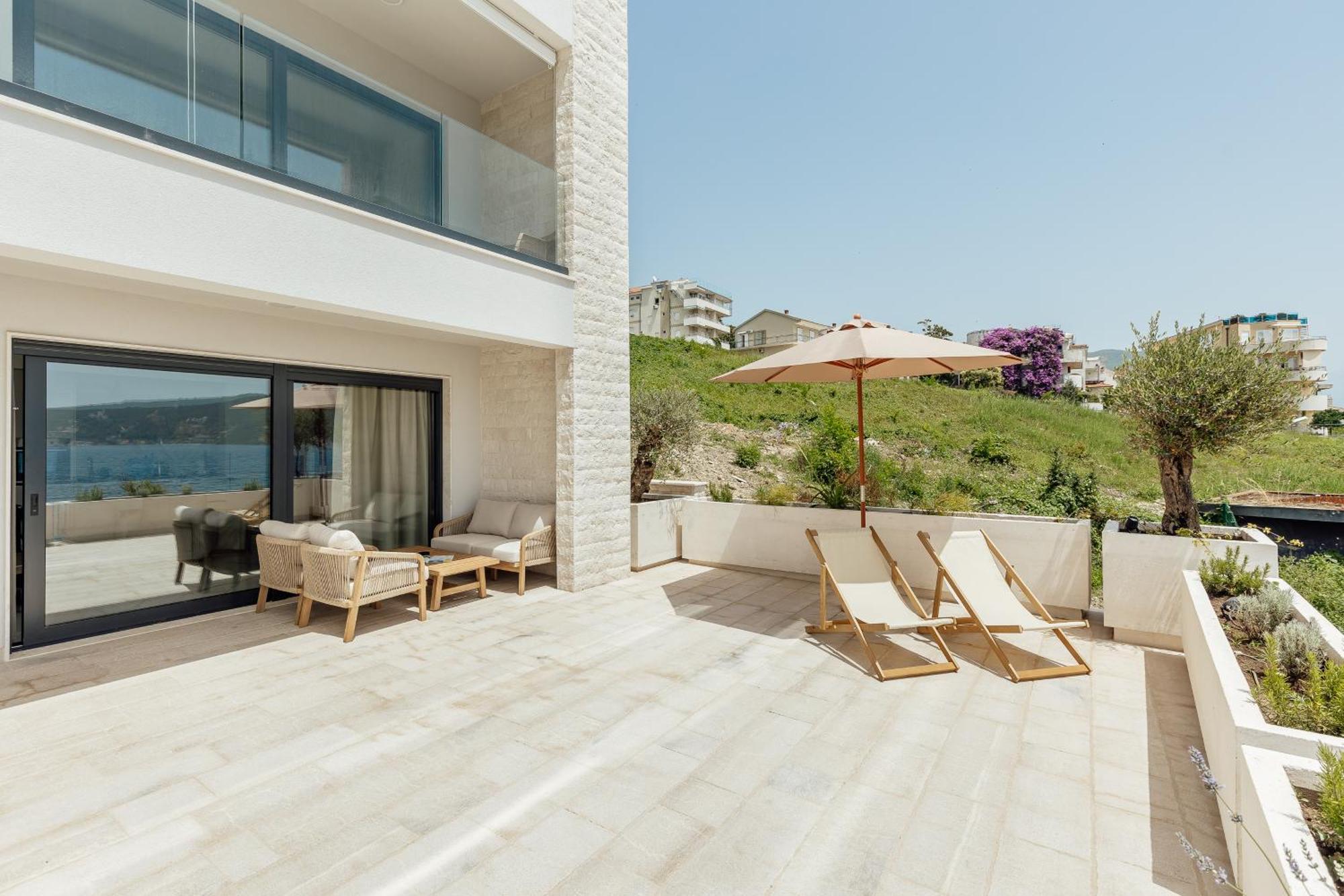 Savina Beachfront Oasis Herceg Novi Exterior photo