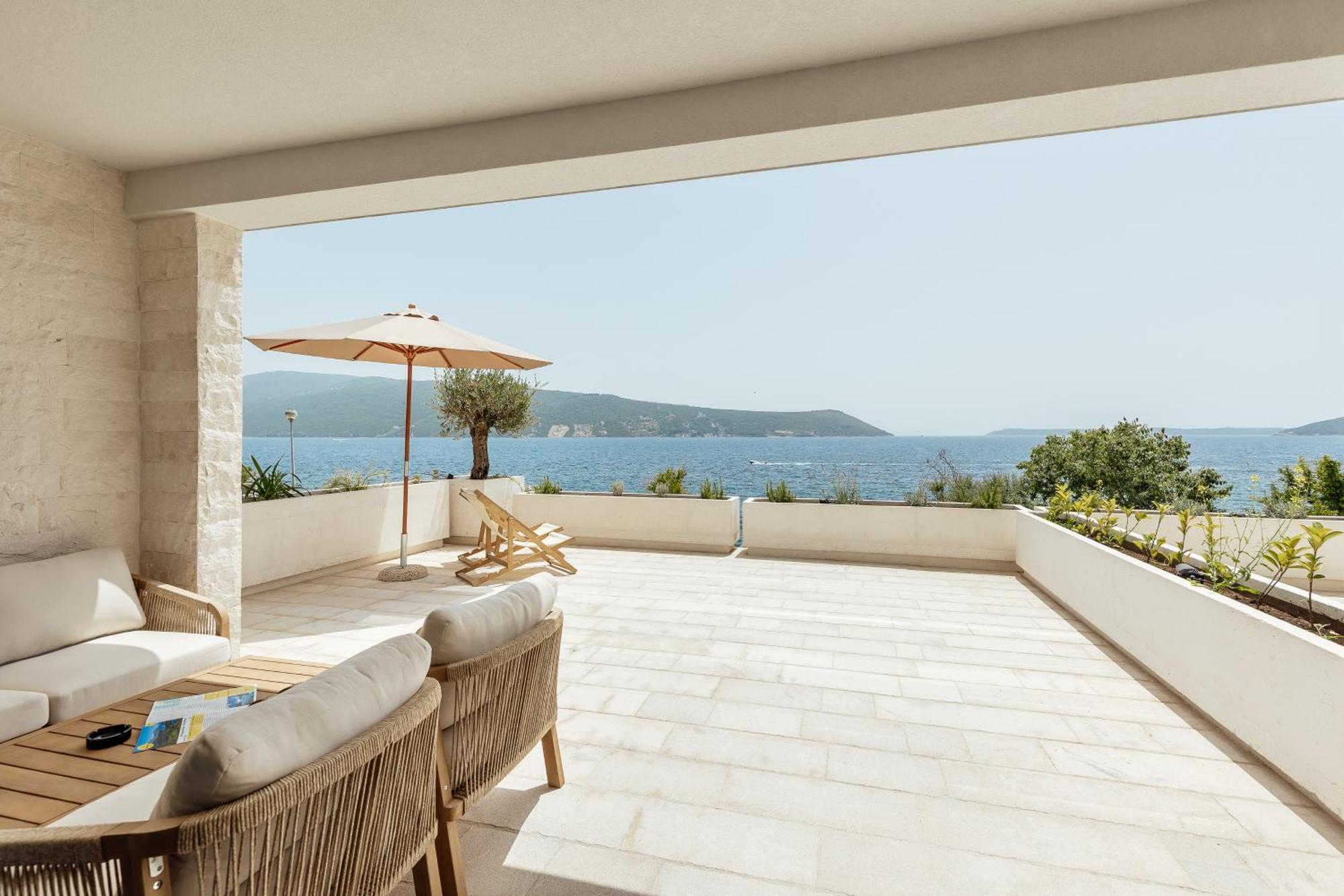 Savina Beachfront Oasis Herceg Novi Exterior photo